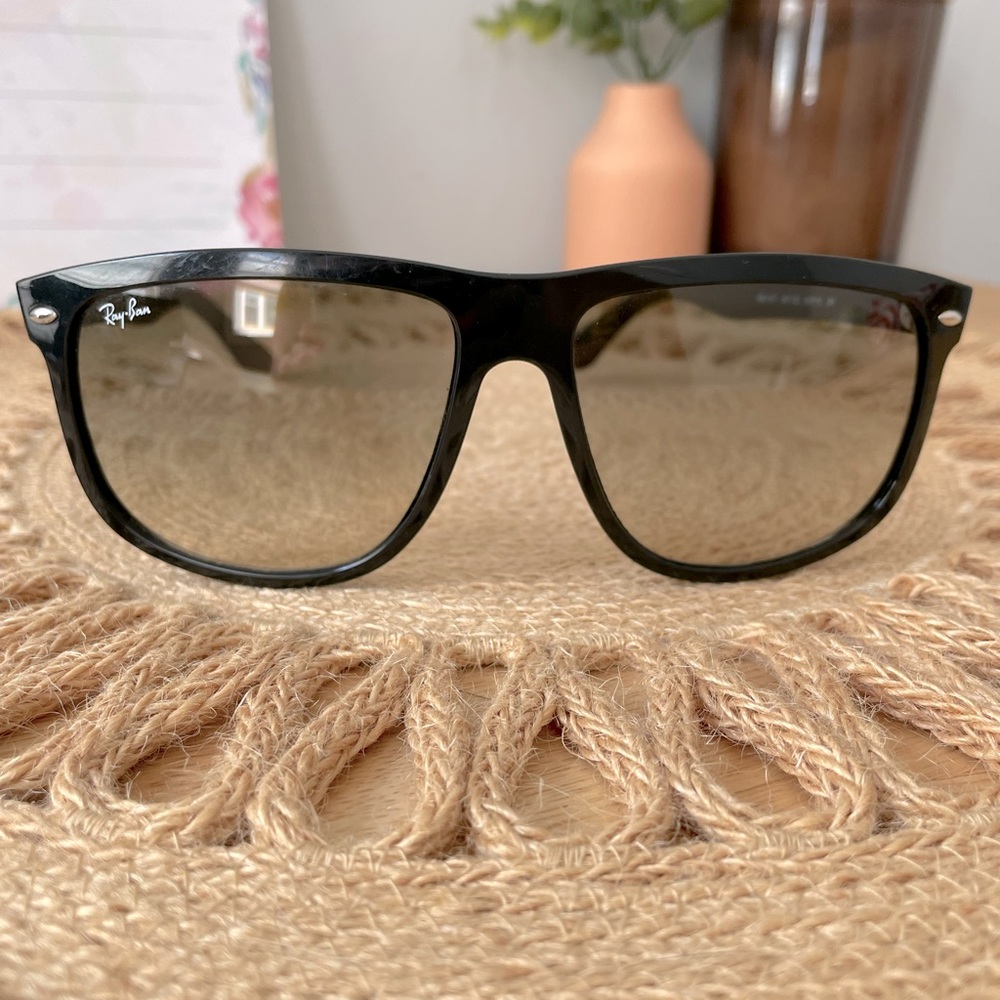 Ray-Ban RB 4147